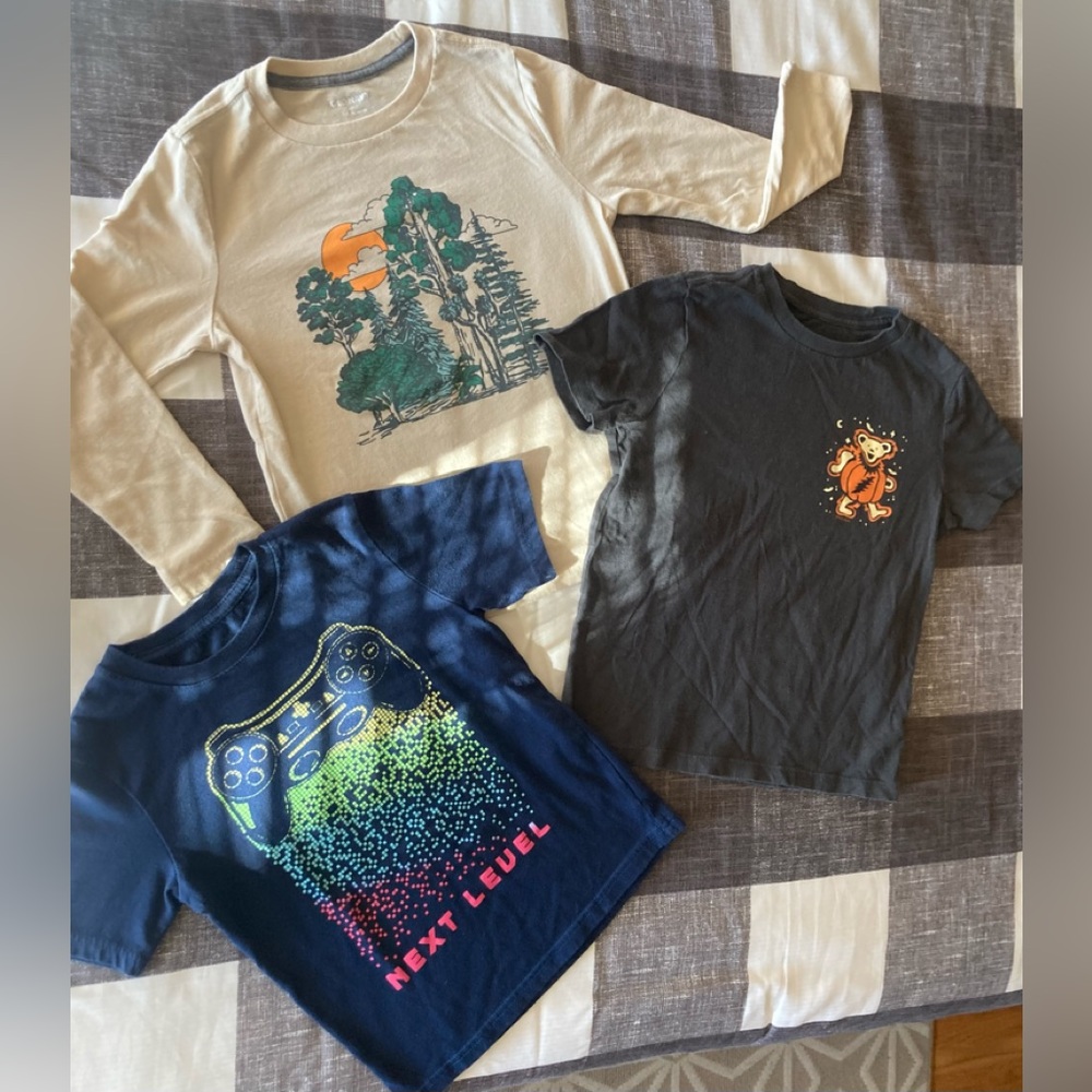 Boys old navy (3) shirt bundle size 6/7